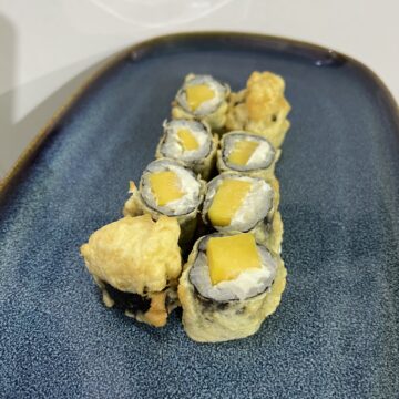 Hoso mango serek rolka w tempurze 8szt.