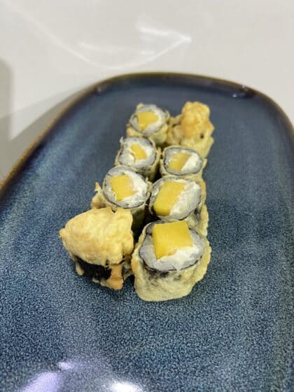 Hoso mango serek rolka w tempurze 8szt.